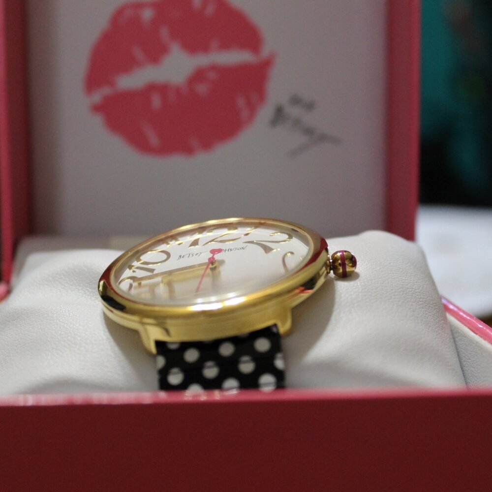 BRAND NEW WITH TAGS BETSEY JOHNSON POLKA DOT STRETCH BAND WRIST WATCH FUN!! - Picture 5 of 8
